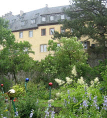 Blick vom Garten auf's Schloss